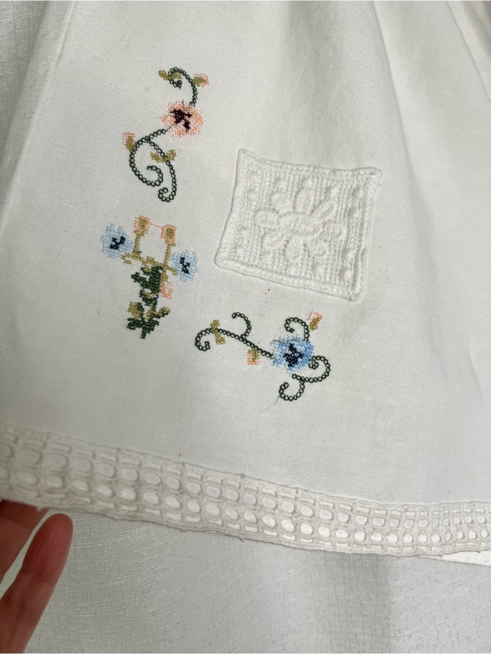 Bila Large White Embroidered Drawstring Shorts NWT - Picture 4 of 12